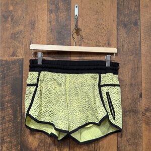 Lululemon Tracker Short III *4-way Stretch
Dottie Dash Clarity Yellow Black sz 6